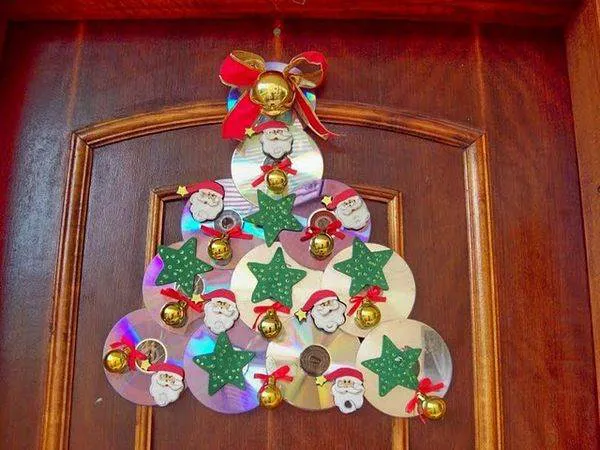 árbol de navidad con CDs