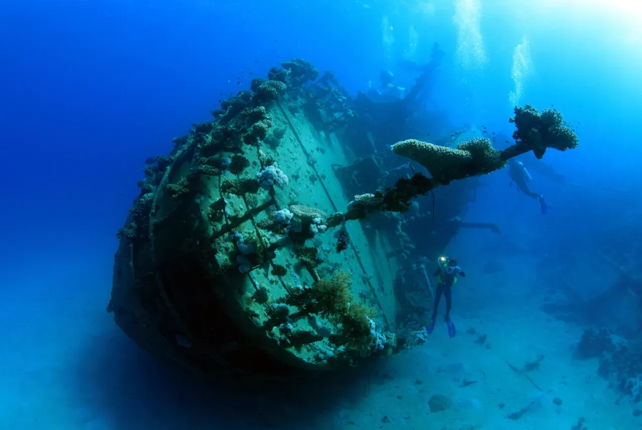 Explorando las maravillas subacuáticas: Buceo en el Mar Rojo de Egipto, náufragos. 